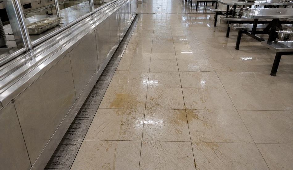 Panduan Pembersihan Lantai Dapur Komersial 2026: Pilih Mesin Pembersih Lantai yang Tepat untuk Lulus Inspeksi Sanitasi dengan Mudah